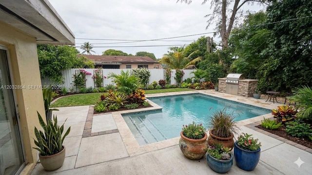 261 NW 139th St, Miami, FL 33168