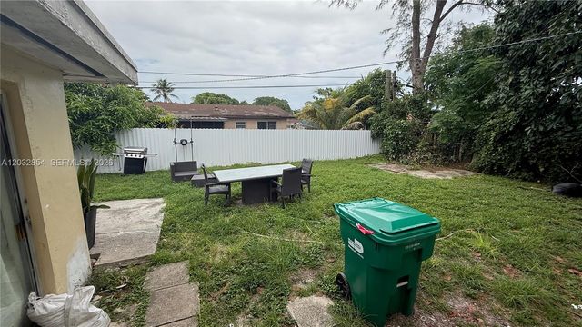 261 NW 139th St, Miami, FL 33168