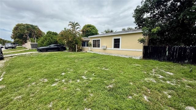 261 NW 139th St, Miami, FL 33168