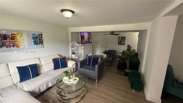 261 NW 139th St, Miami, FL 33168