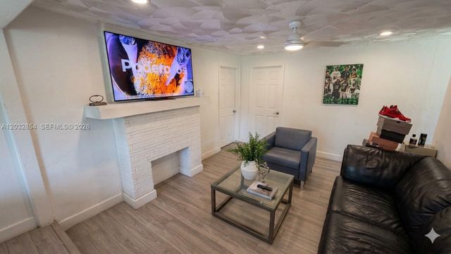 261 NW 139th St, Miami, FL 33168