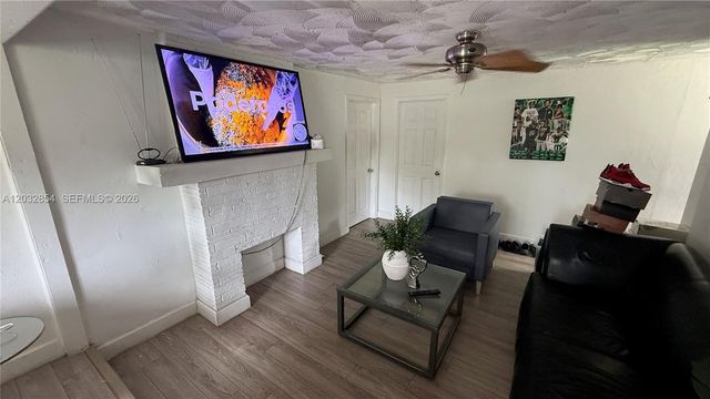261 NW 139th St, Miami, FL 33168