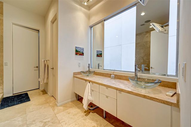 5426 Mcculloch Circle, Houston, TX 77056