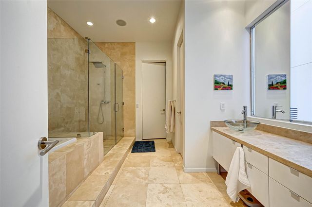 5426 Mcculloch Circle, Houston, TX 77056