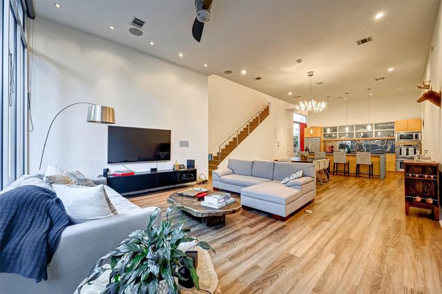 5426 Mcculloch Circle, Houston, TX 77056