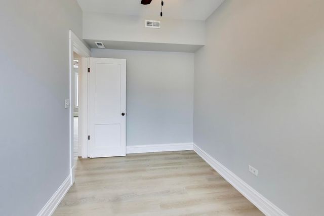 2114 W Byron Street 1, Chicago, IL 60618