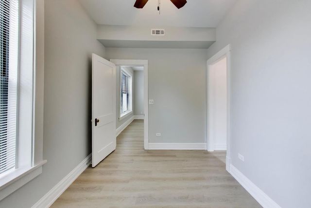 2114 W Byron Street 1, Chicago, IL 60618