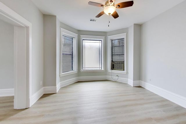 2114 W Byron Street 1, Chicago, IL 60618