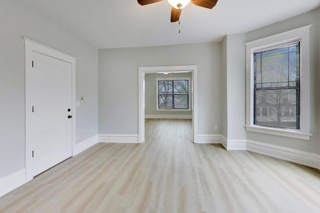 2114 W Byron Street 1, Chicago, IL 60618