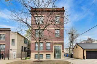 2114 W Byron Street 1, Chicago, IL 60618
