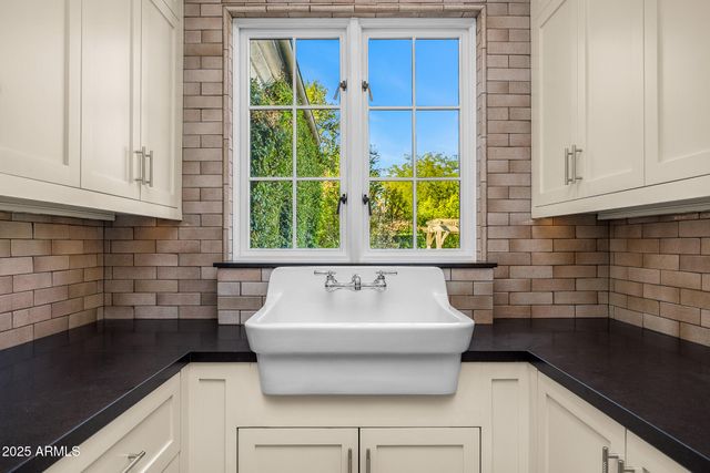 6702 E KASBA Circle, Paradise Valley, AZ 85253