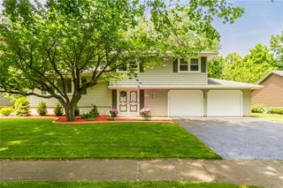 218 Fox Hall Drive, Irondequoit, NY 14609