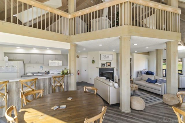 3432 Loon Lake Court, Waterford, MI 48329