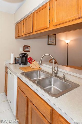 29948 Utica Road, Roseville, MI 48066
