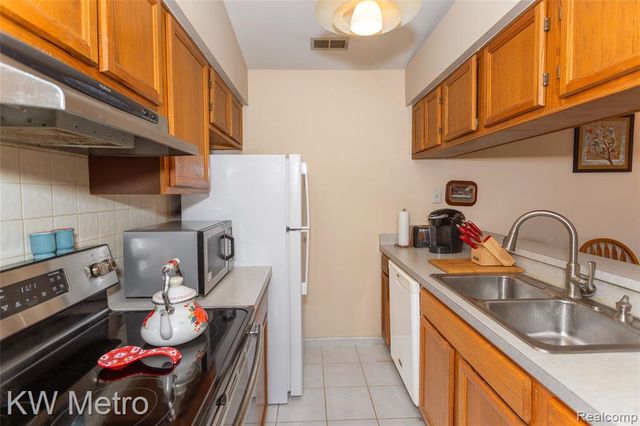 29948 Utica Road, Roseville, MI 48066