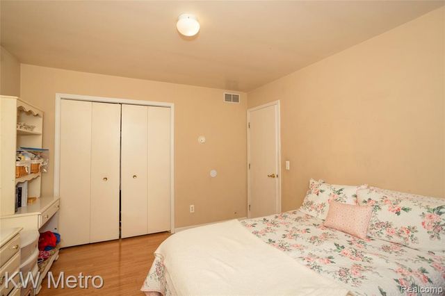 29948 Utica Road, Roseville, MI 48066