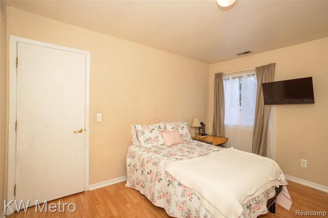 29948 Utica Road, Roseville, MI 48066