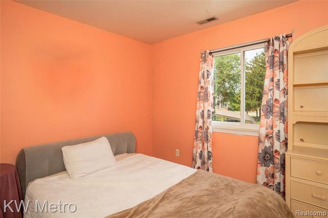 29948 Utica Road, Roseville, MI 48066