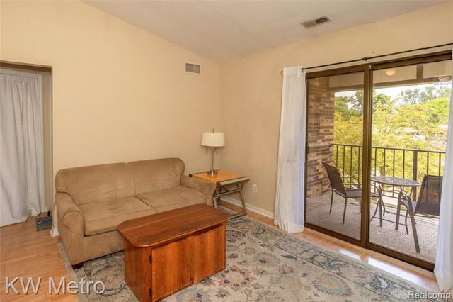 29948 Utica Road, Roseville, MI 48066