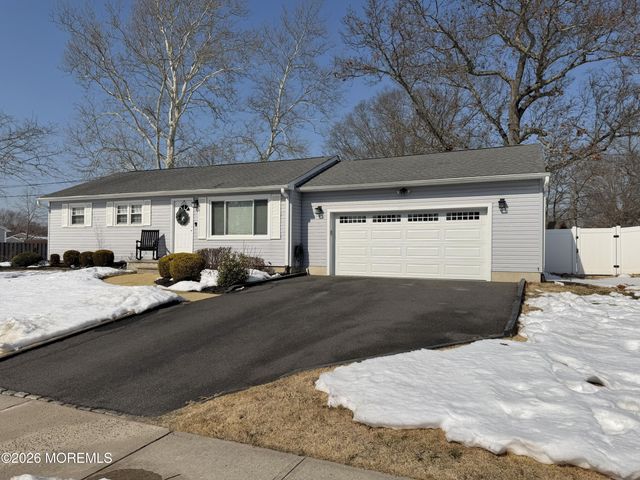 43 Lake Drive, Howell, NJ 07731