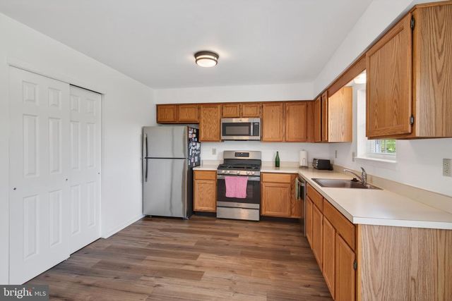 122 LONGFORD RD, West Chester, PA 19380
