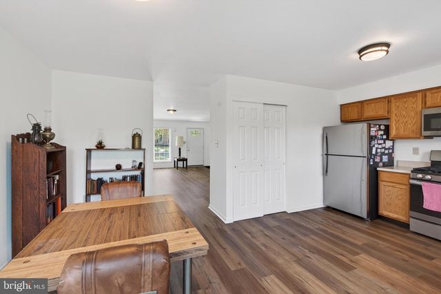 122 LONGFORD RD, West Chester, PA 19380