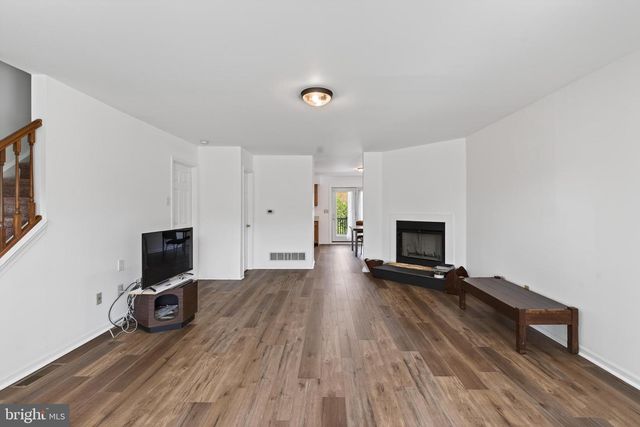 122 LONGFORD RD, West Chester, PA 19380