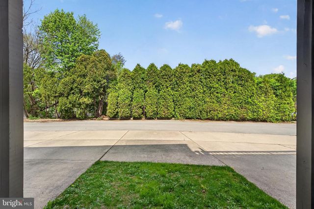 122 LONGFORD RD, West Chester, PA 19380