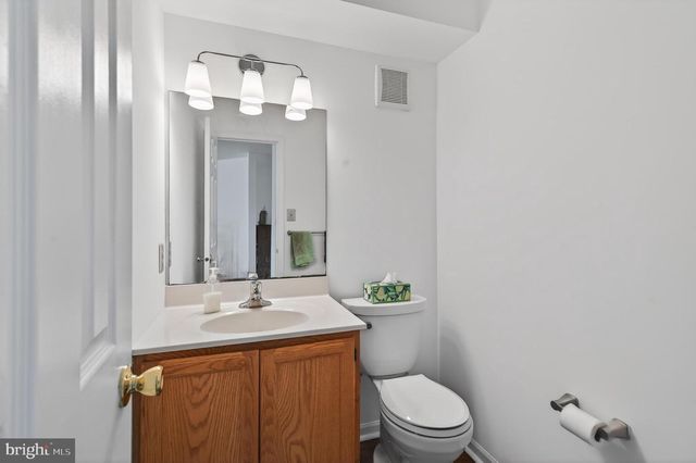 122 LONGFORD RD, West Chester, PA 19380