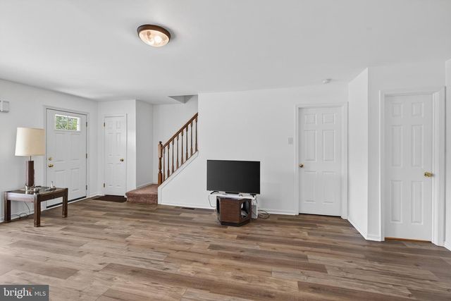 122 LONGFORD RD, West Chester, PA 19380