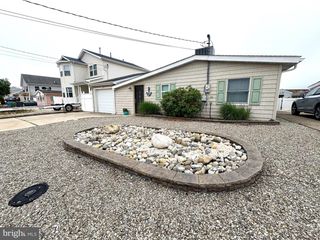 63 LAWRENCE DR, Manahawkin, NJ 08050
