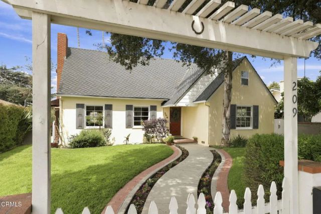 209 Carol Drive, Ventura, CA 93003