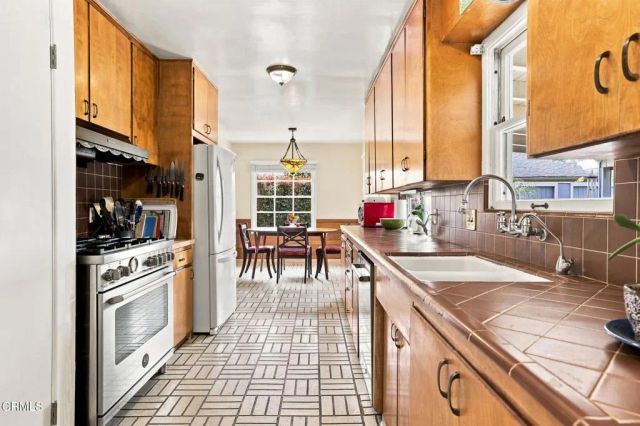 209 Carol Drive, Ventura, CA 93003