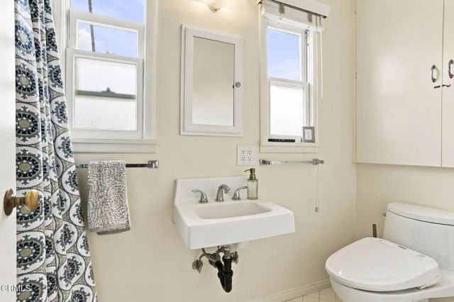 209 Carol Drive, Ventura, CA 93003