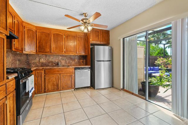 6254 Seven Springs Boulevard C, Greenacres, FL 33463