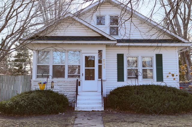 522 E Walnut Street, River Falls, WI 54022