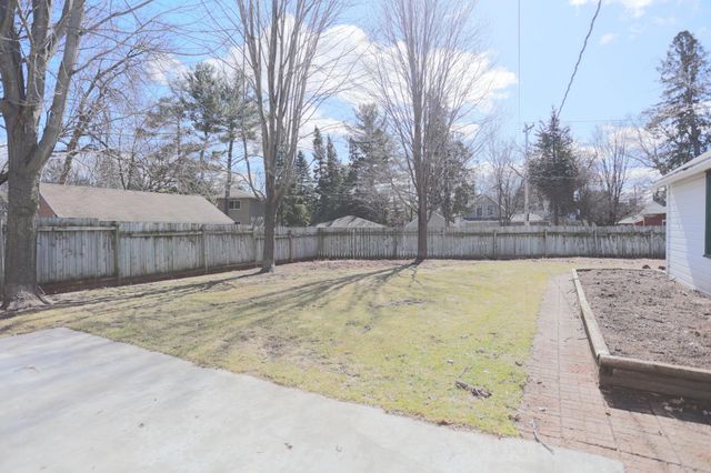 522 E Walnut Street, River Falls, WI 54022