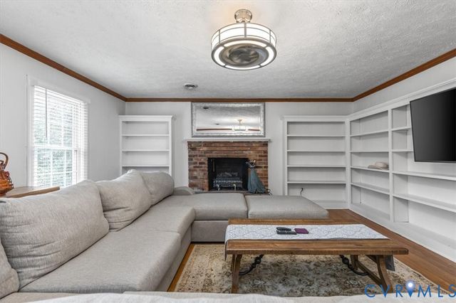 3923 Cresthill Rd, Chester, VA 23831