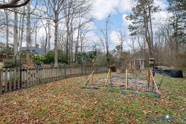 3923 Cresthill Rd, Chester, VA 23831