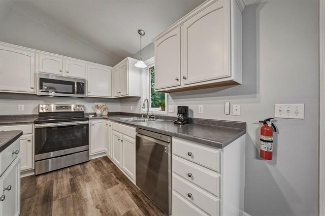 232 Lamans Lane, Eau Claire, WI 54703