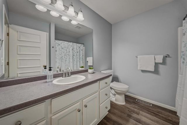 232 Lamans Lane, Eau Claire, WI 54703