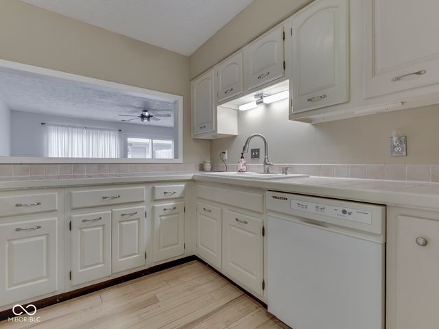 5266 Whisperwood Lane 259, Indianapolis, IN 46226