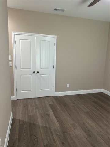 1011 S Preston Street, Ennis, TX 75119