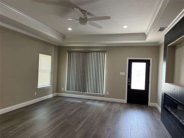 1011 S Preston Street, Ennis, TX 75119