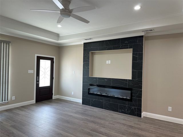 1011 S Preston Street, Ennis, TX 75119