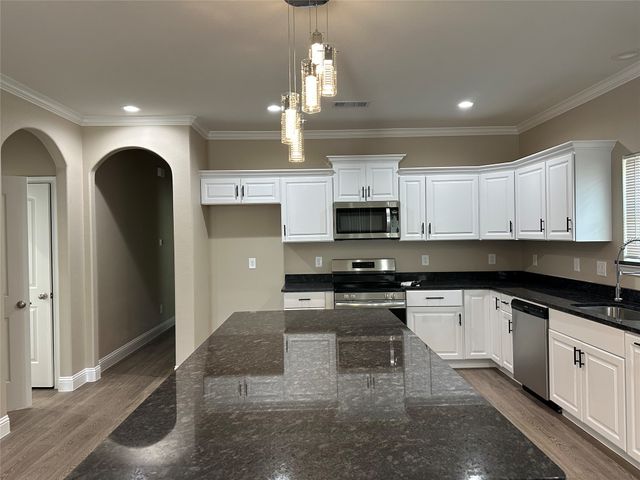 1011 S Preston Street, Ennis, TX 75119