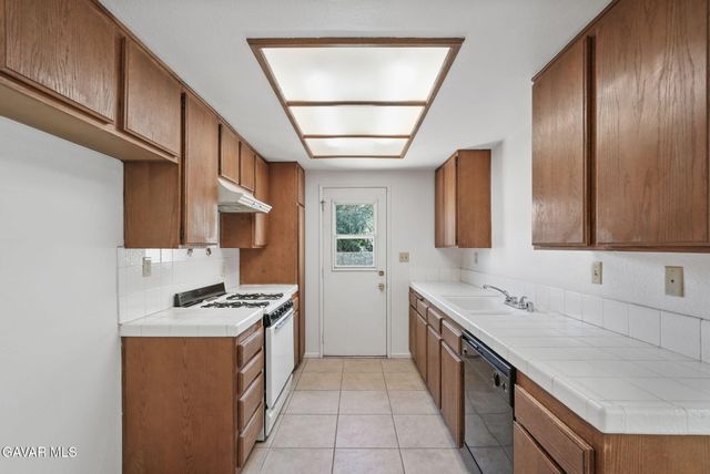 1820 E Avenue R10, Palmdale, CA 93550