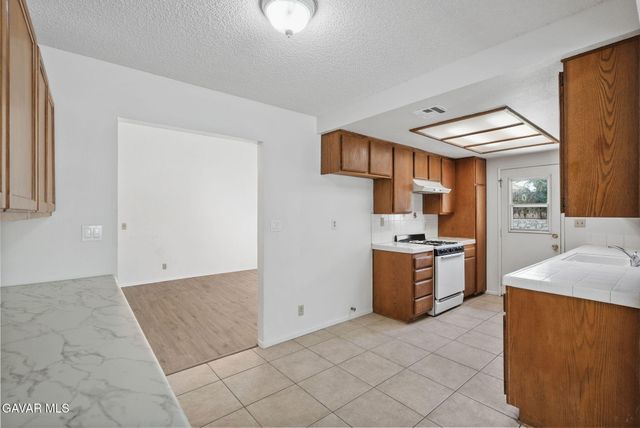 1820 E Avenue R10, Palmdale, CA 93550