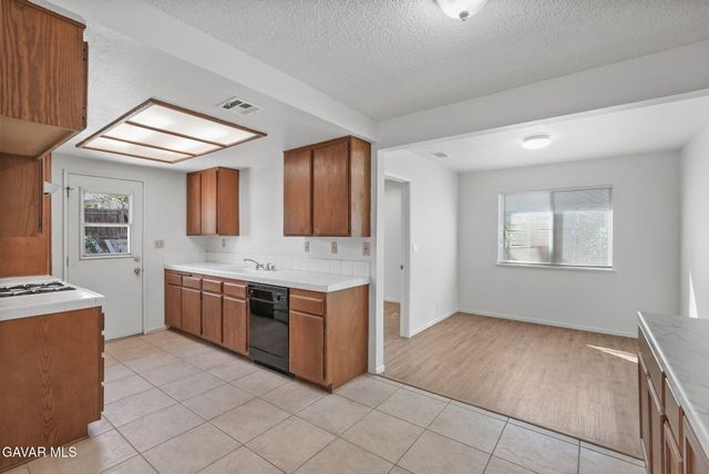1820 E Avenue R10, Palmdale, CA 93550