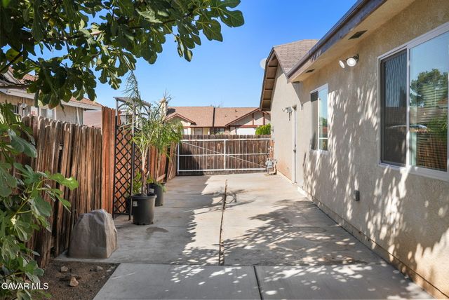 1820 E Avenue R10, Palmdale, CA 93550